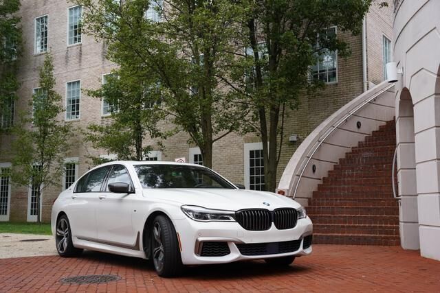 BMW M760i