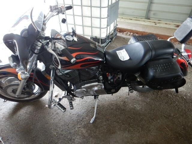 Honda VT1100C2 (SHADOW SABRE)
