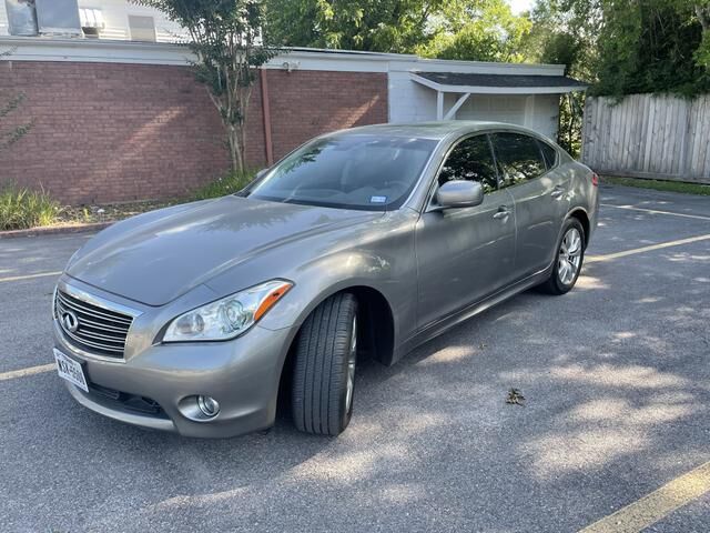 Infiniti M56