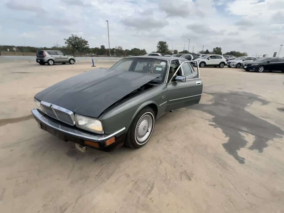 Jaguar XJ6