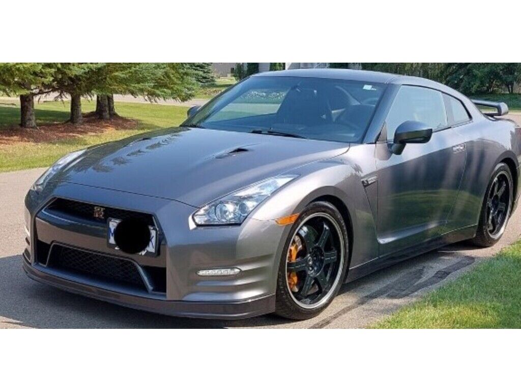 Nissan GT-R