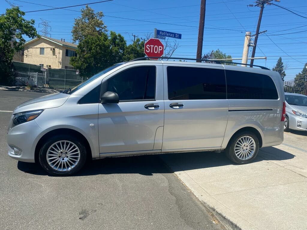 2017 Mercedes-Benz METRIS