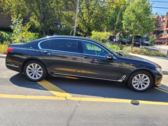 BMW 740i