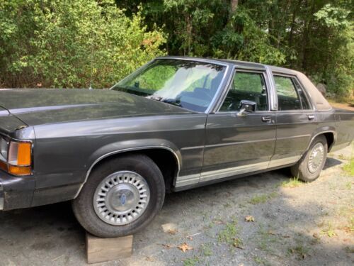 Ford Crown Victoria