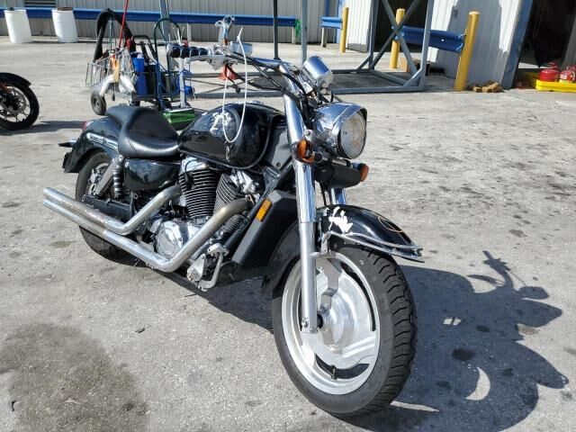 Honda VT1100C2 (SHADOW SABRE)