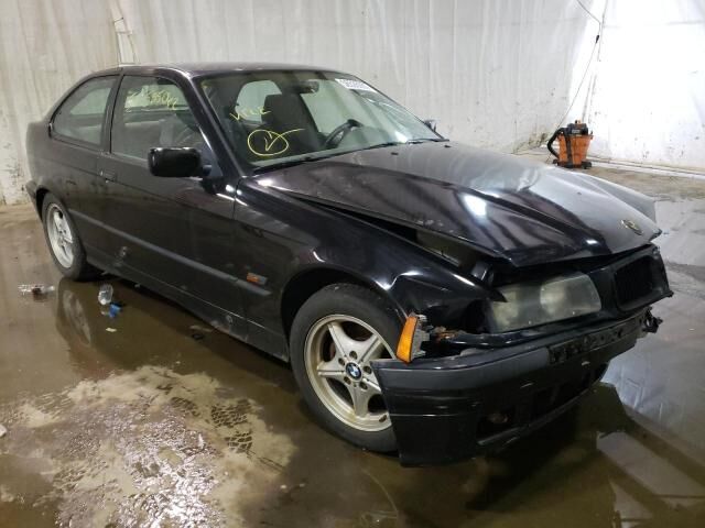 BMW 318ti