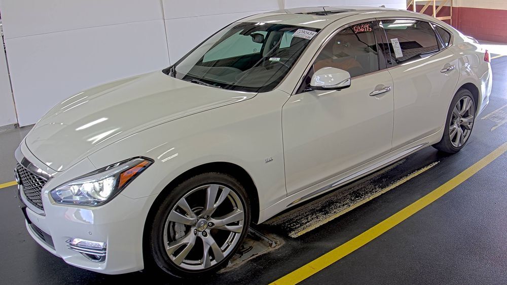 Infiniti Q70L