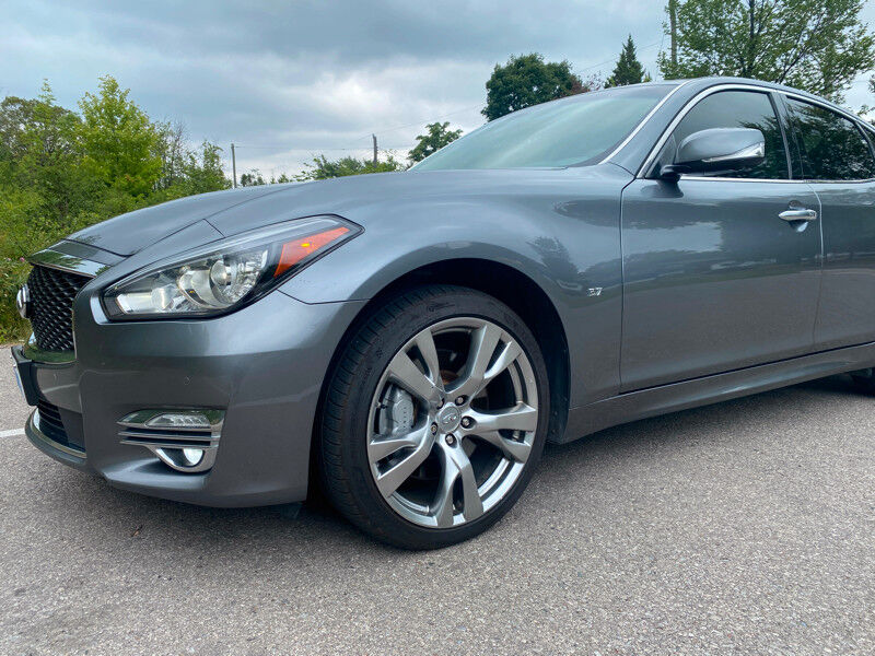 Infiniti Q70
