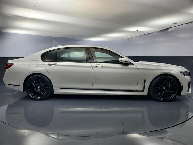 2022 BMW 750i