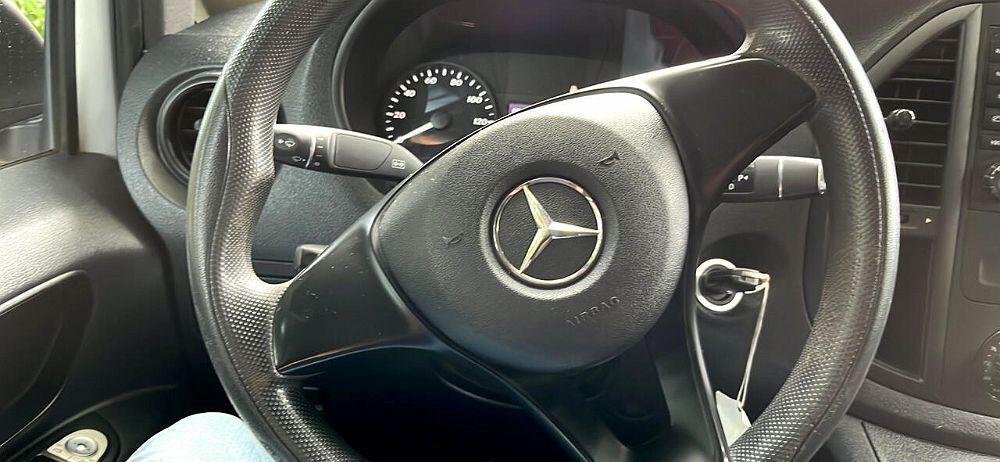 2017 Mercedes-Benz METRIS