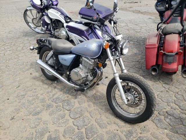Suzuki GZ250