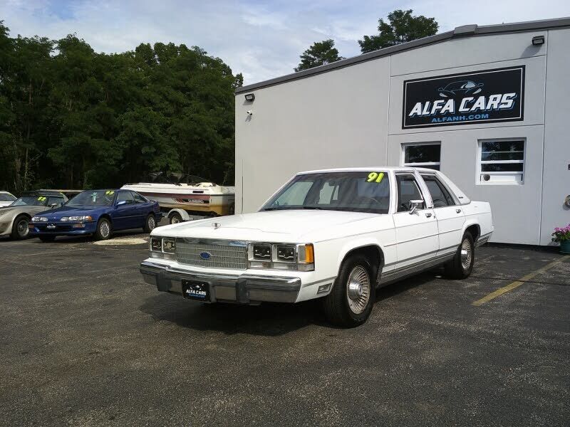 Ford Crown Victoria
