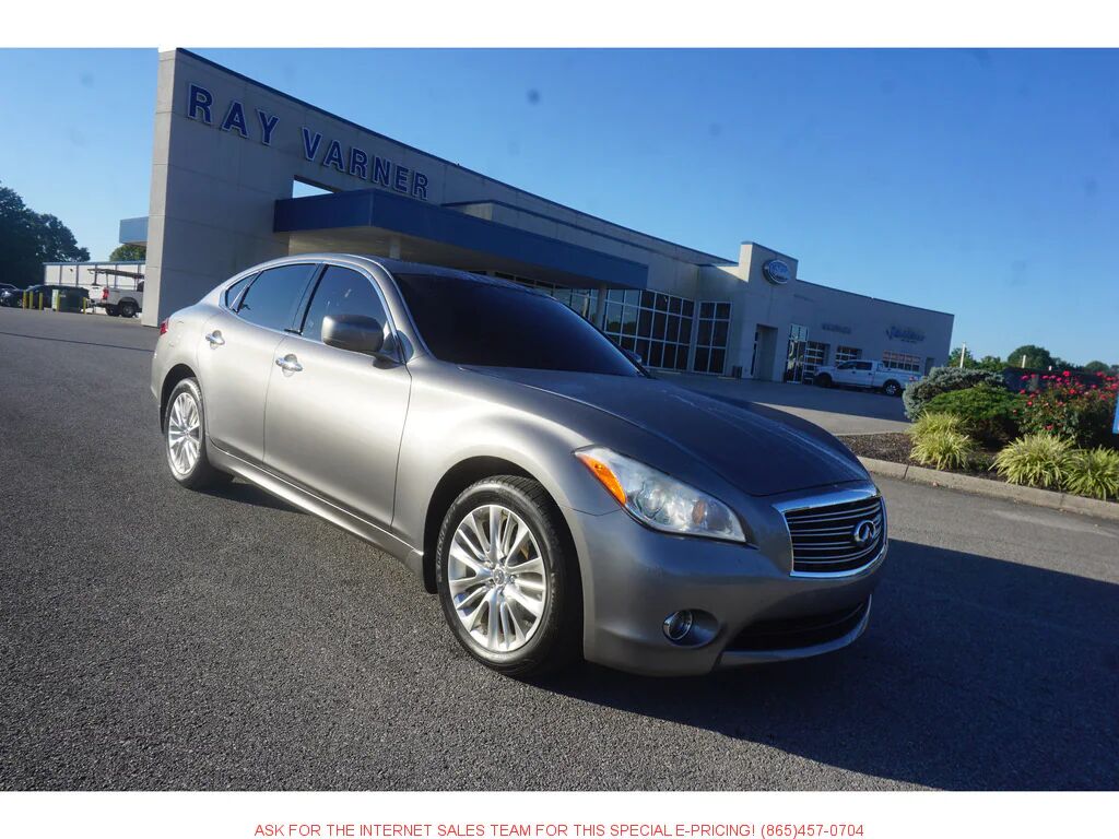 Infiniti M56