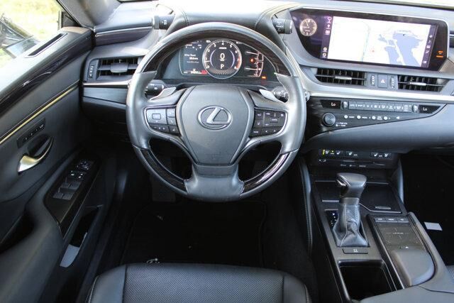 2019 Lexus ES