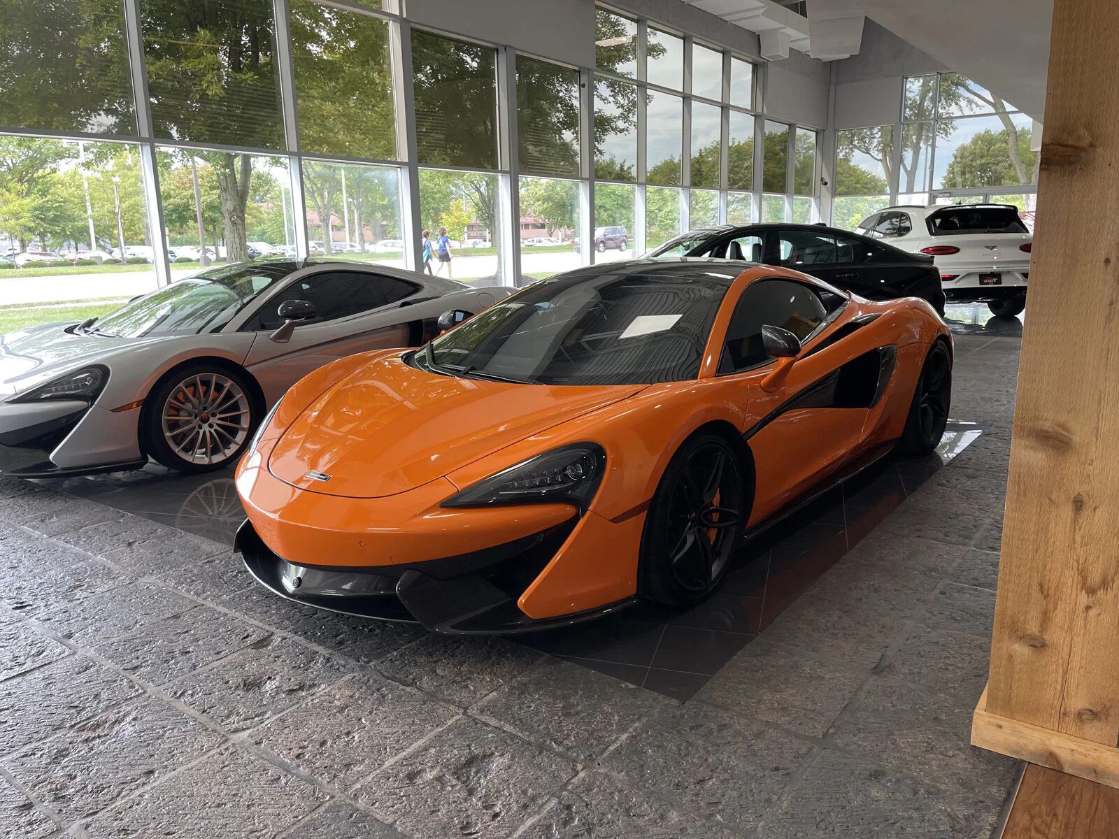 McLaren 570S
