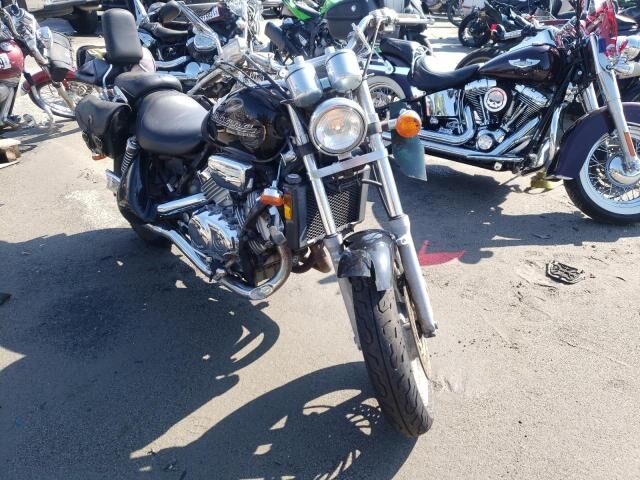 Honda VF750C (MAGNA)