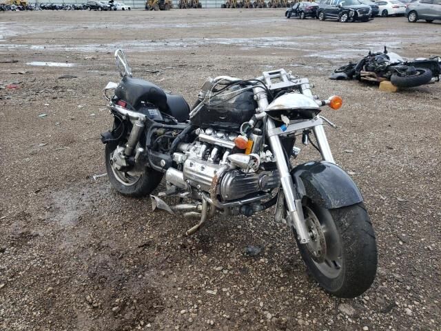 Honda GL1500C (VALKYRIE)