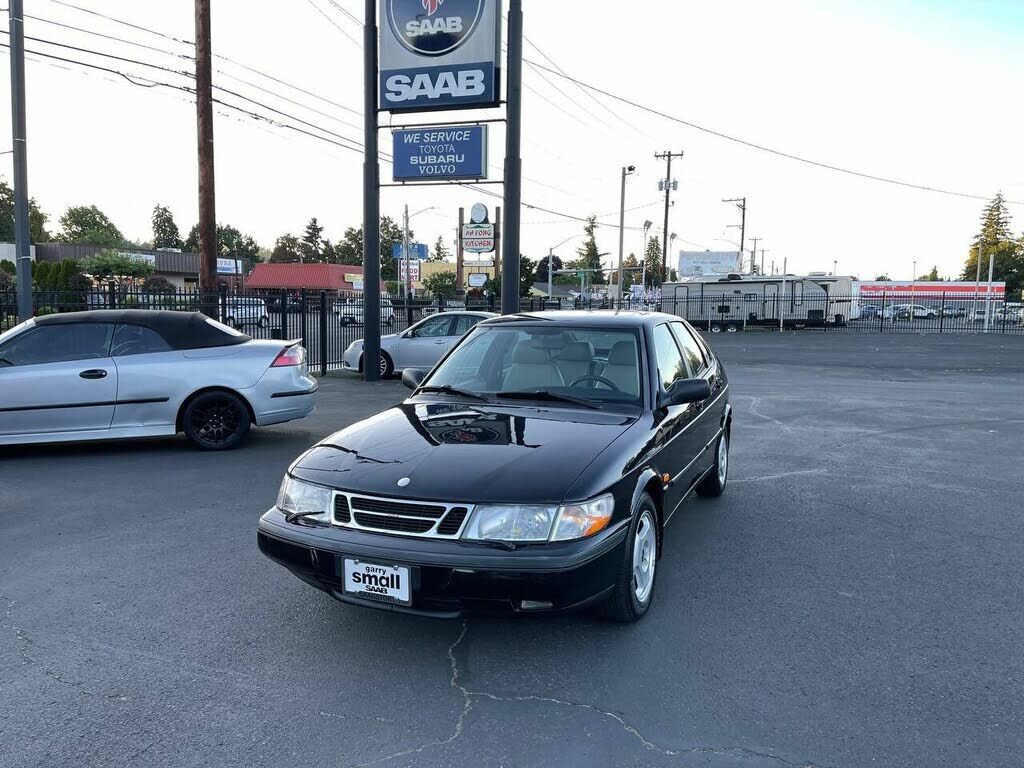 Saab 900