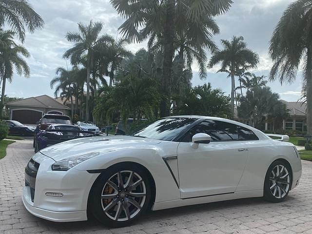 Nissan GT-R