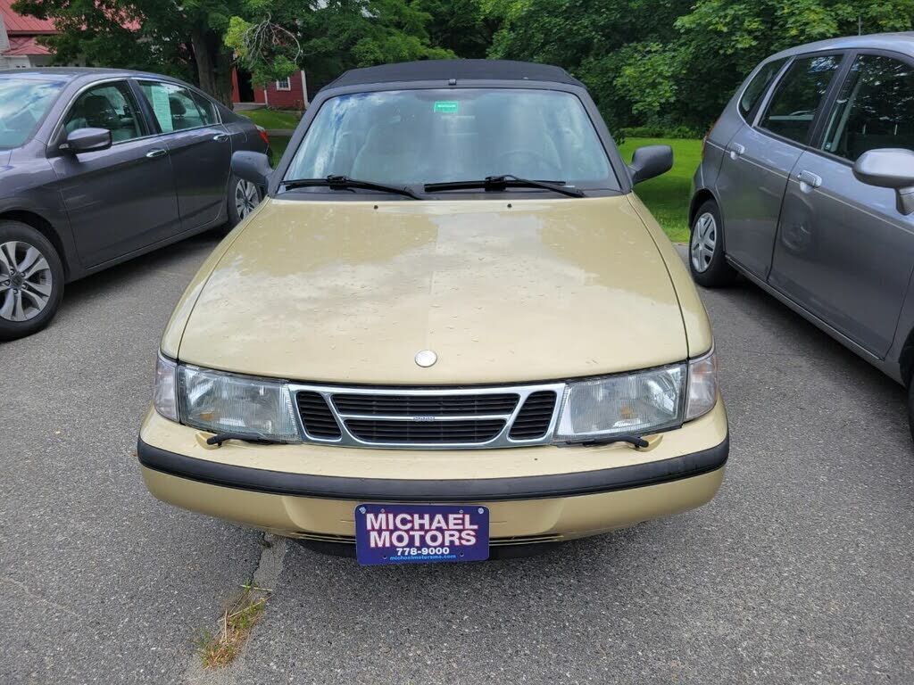 Saab 900