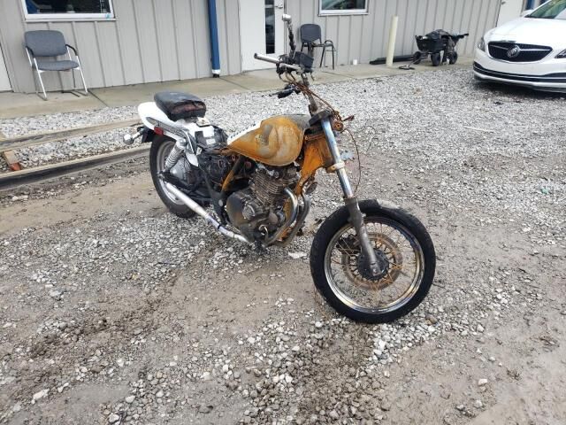 Suzuki GZ250
