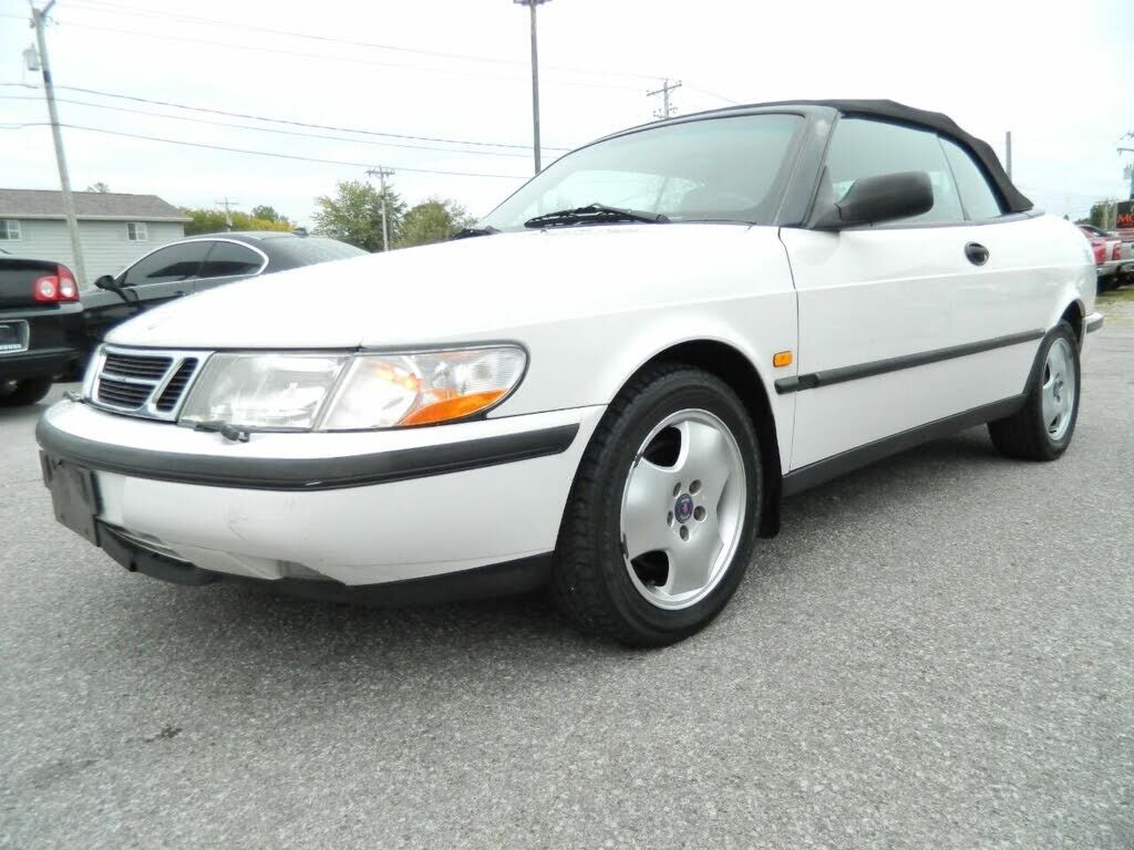 Saab 900