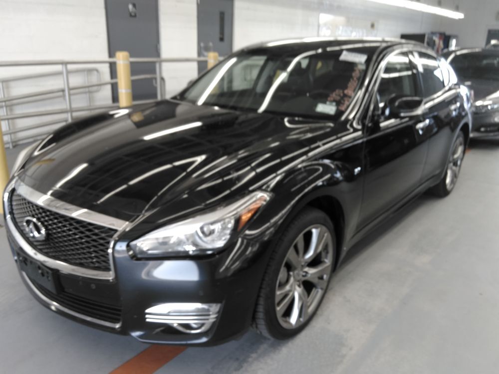 Infiniti Q70