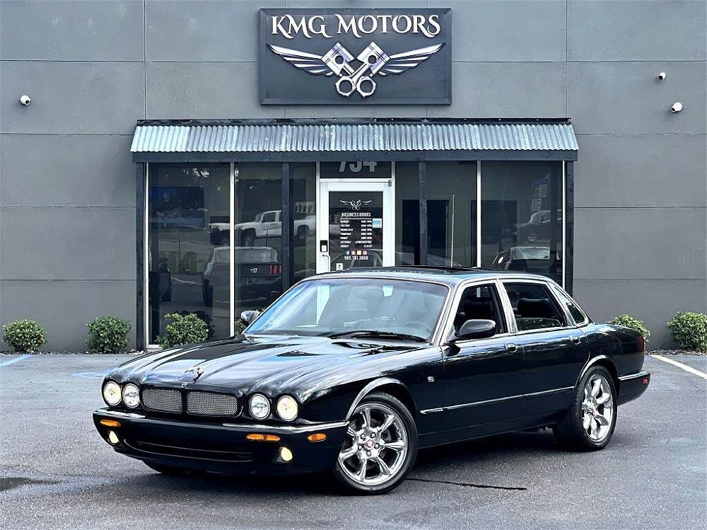 Jaguar XJR