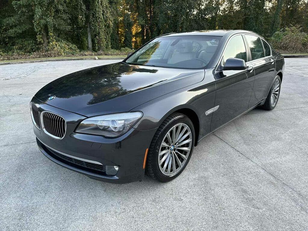 BMW 740i