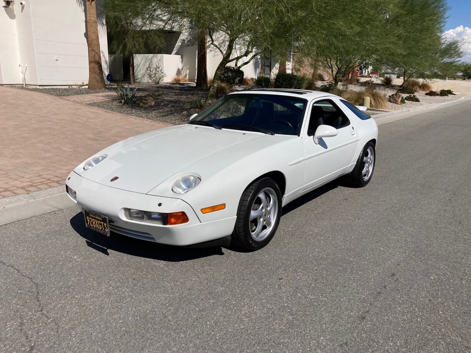 Porsche 928