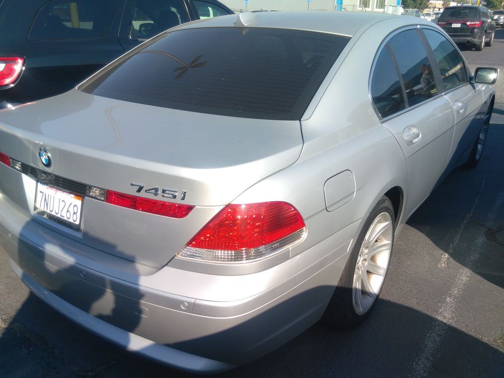 BMW 745i