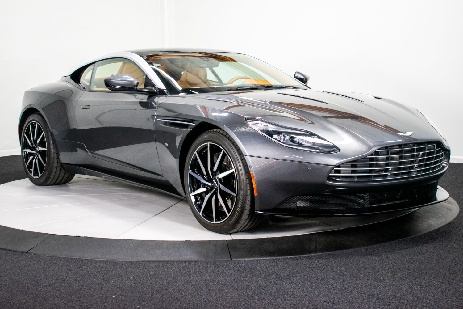 Aston Martin DB11