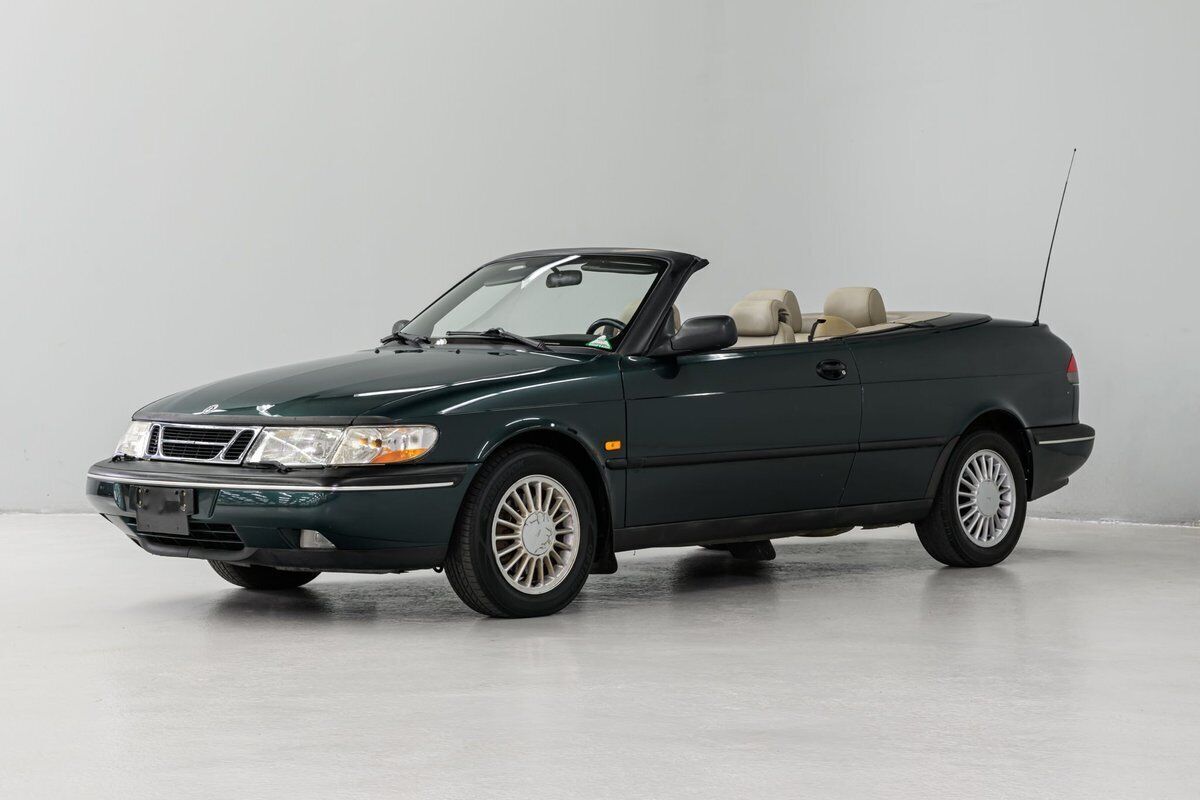 Saab 900