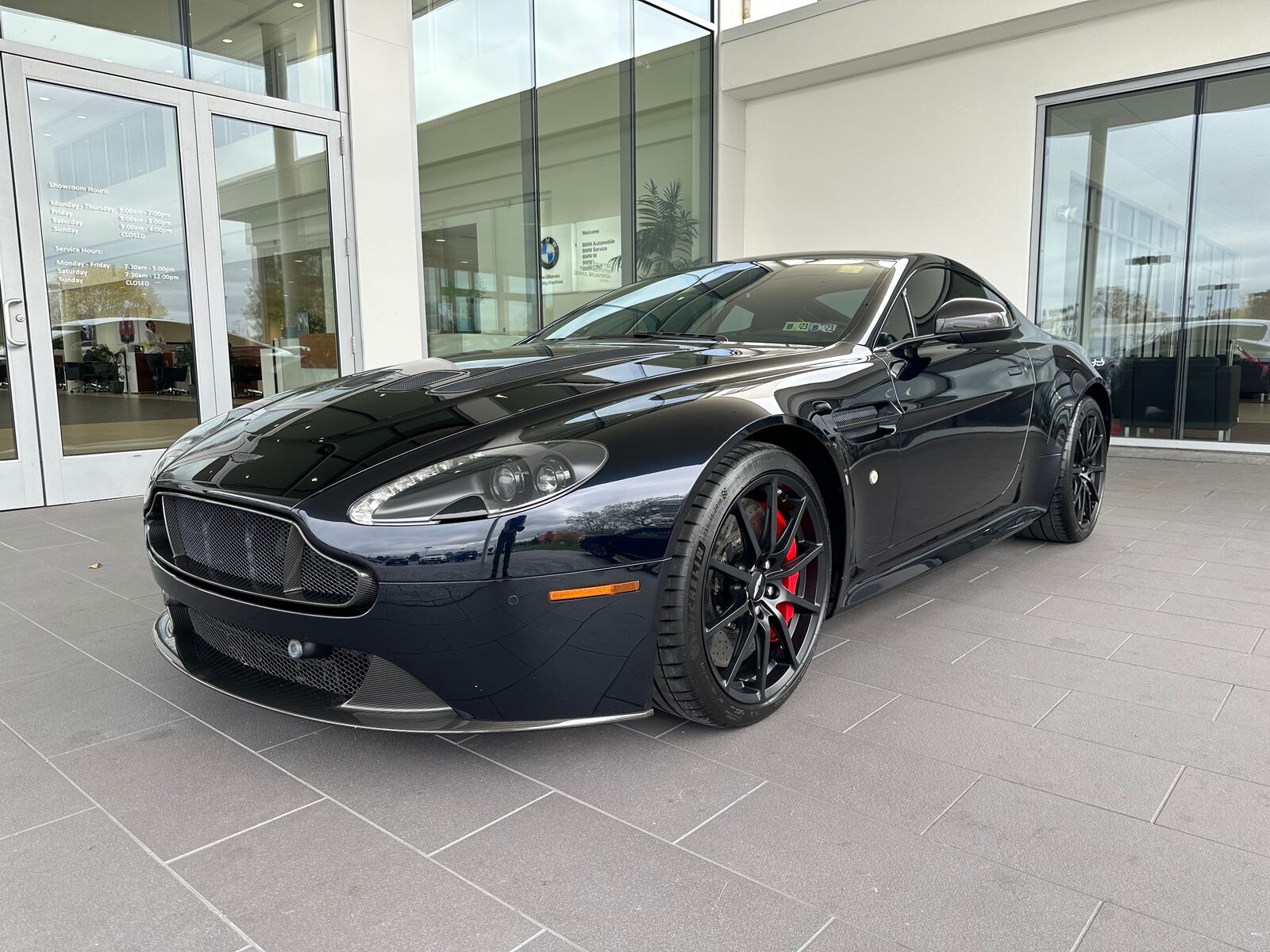 Aston Martin V12 Vantage