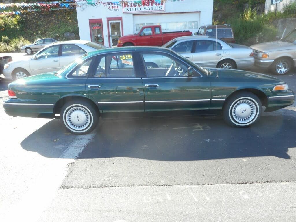 Ford Crown Victoria