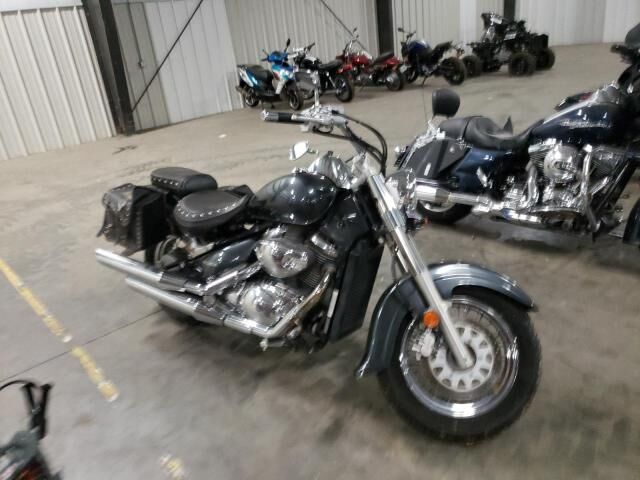 Suzuki VL800K