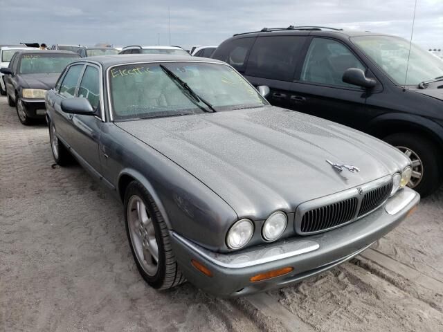 Jaguar XJ