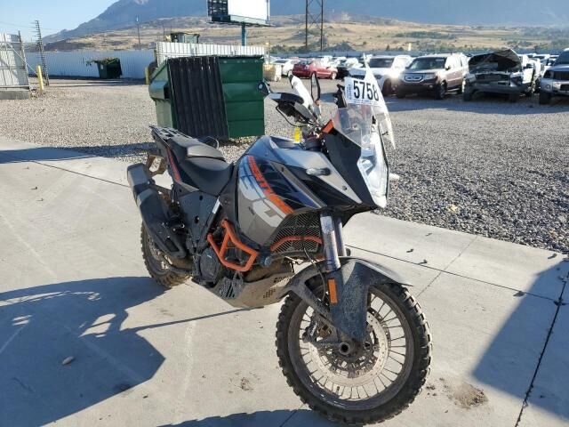 2013 KTM V-twin RC8 Adventure