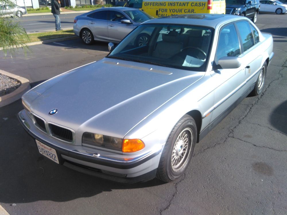 BMW 740i