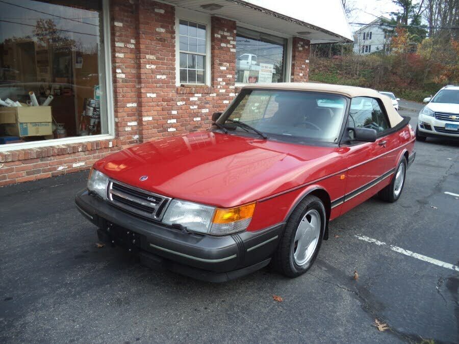 Saab 900