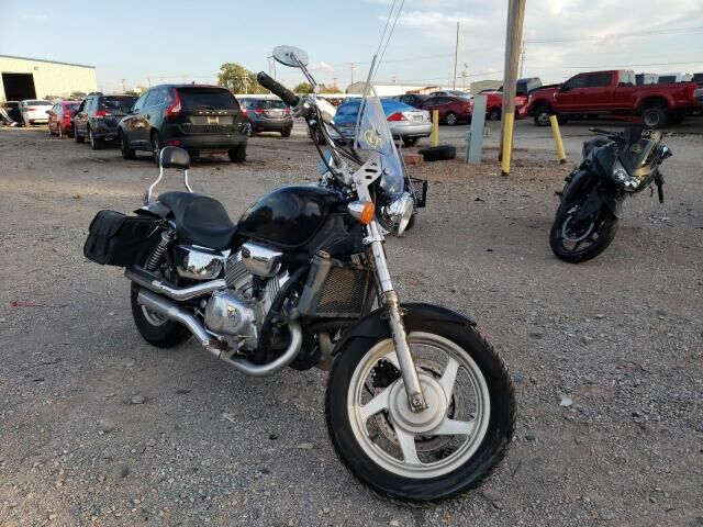 Honda VF750C (MAGNA)