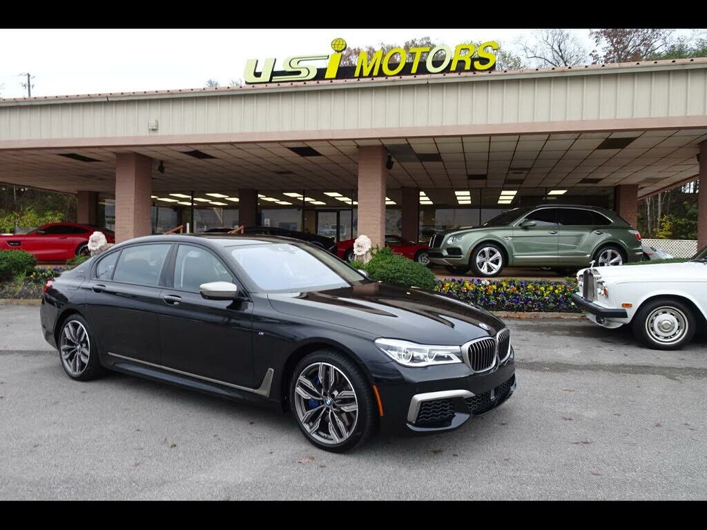 BMW M760i