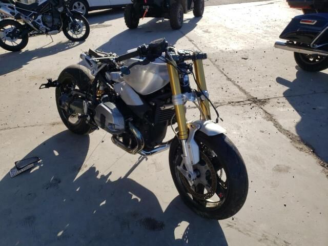 BMW R nineT