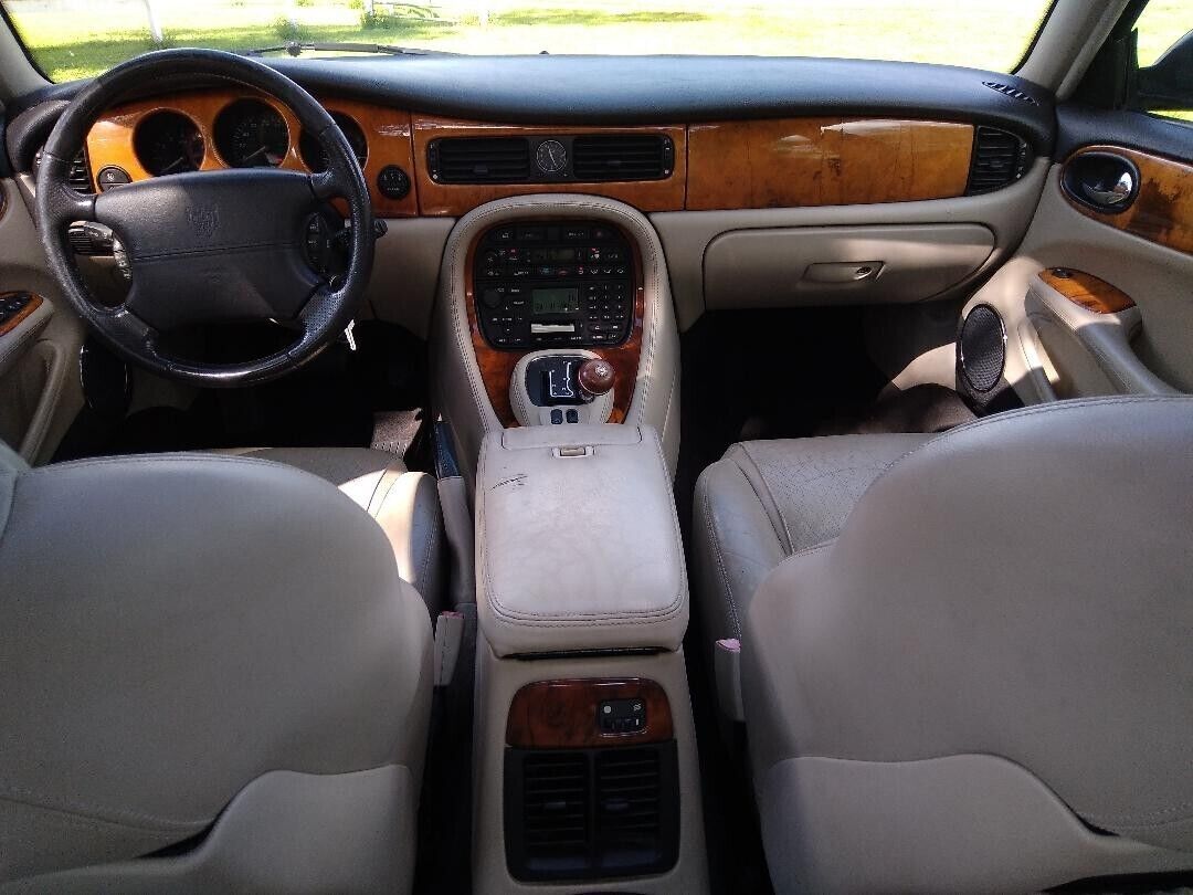 Jaguar XJ