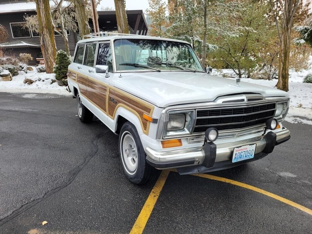 Jeep Grand Wagoneer