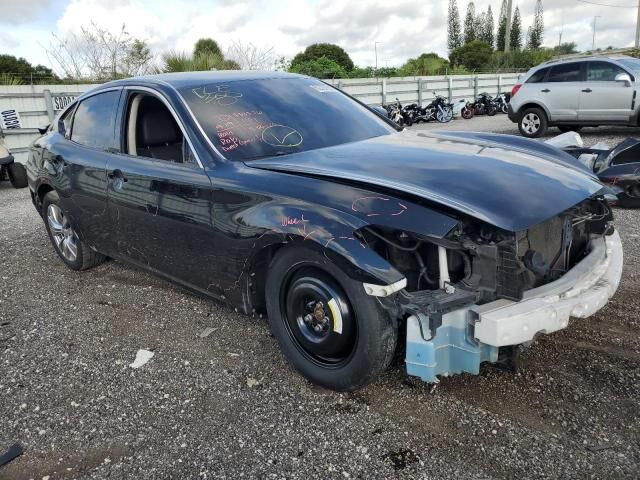 Infiniti M56