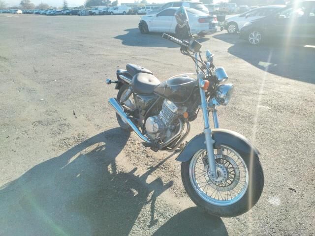 Suzuki GZ250