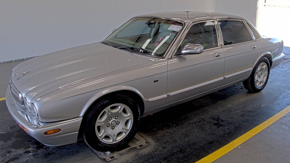Jaguar XJ8