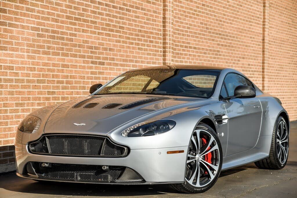 Aston Martin V12 Vantage
