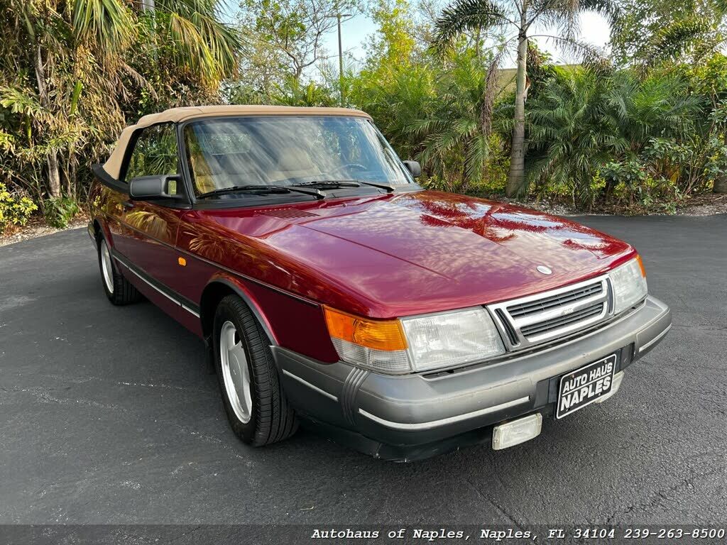 Saab 900